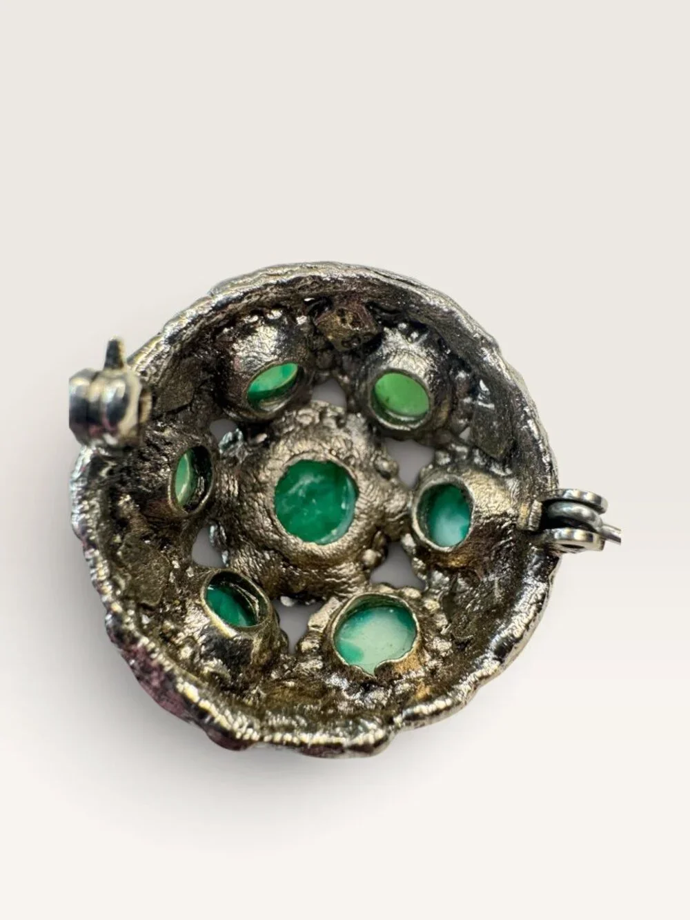 1960s Green Mottled Peking Glass Cabochon Silver Tone Dome Brooch 1.11